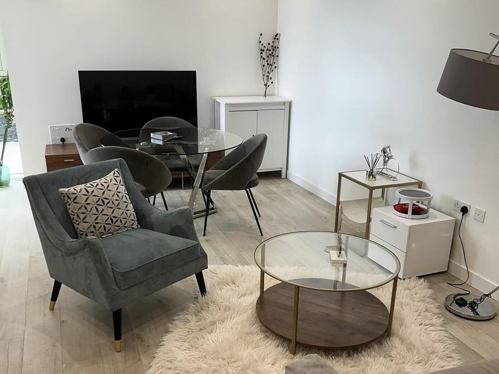 Clean living room London by Assar Cleans